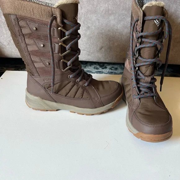 Columbia Women’s Dark Brown Snow Boots - Picture 5 of 8